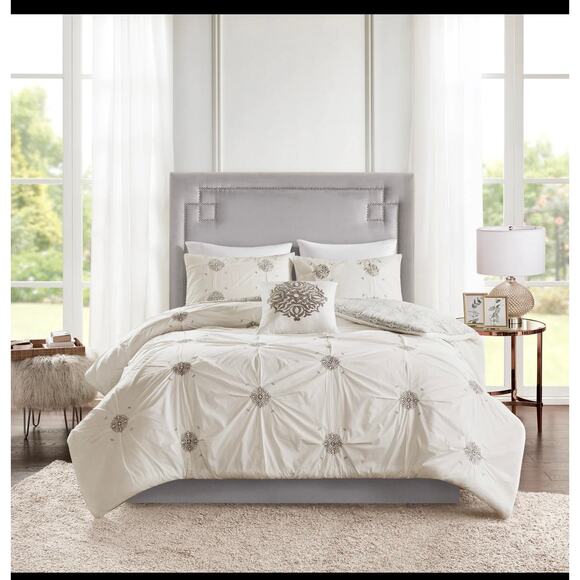 Madison Park Edna 4-Pc. Duvet Set 4-pc. Medallion Reversible Duvet Cover Set - Picture 3 of 10